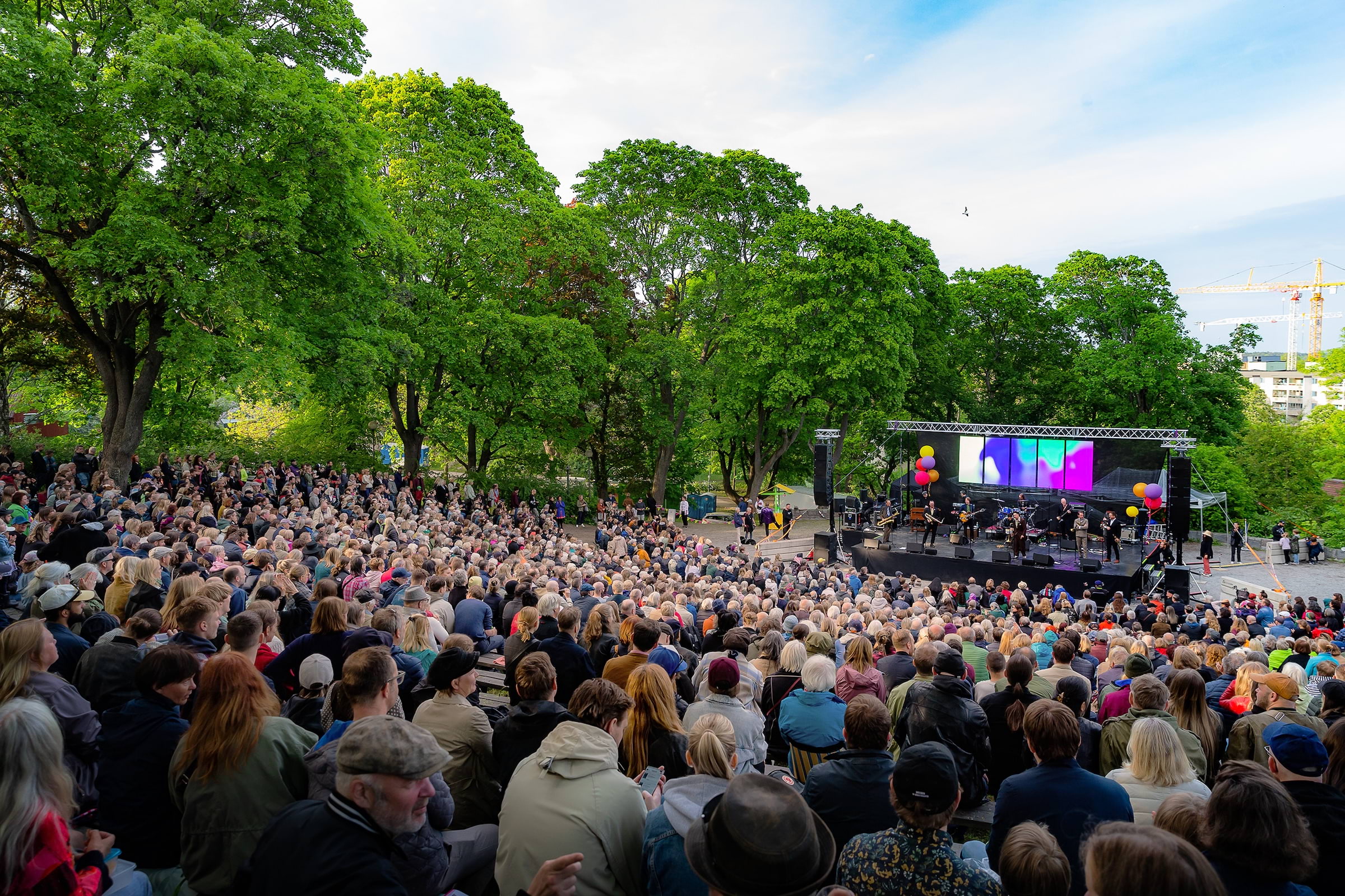 Parkteatern &aring;terv&auml;nder med gediget program
