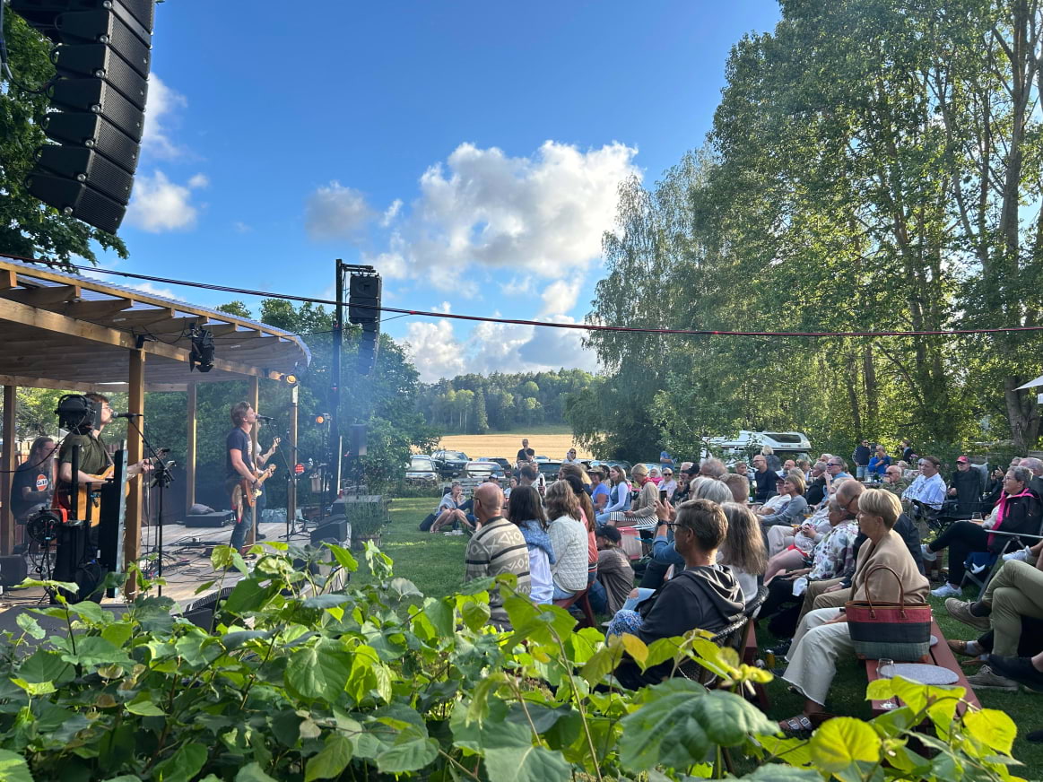 Trädgårdslive på Eldtomta Café – Händer i helgen