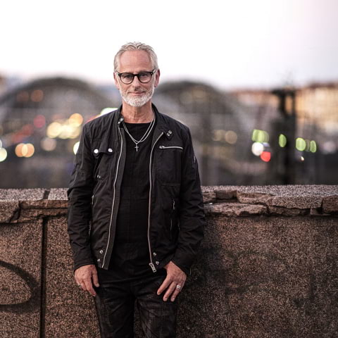 Uno Svenningsson firar 40 år som artist – spelar i Malmö