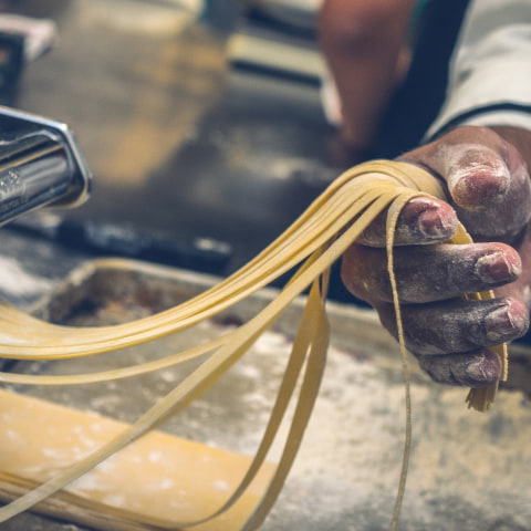 Benne firar internationella pastadagen med gratis pastarätter