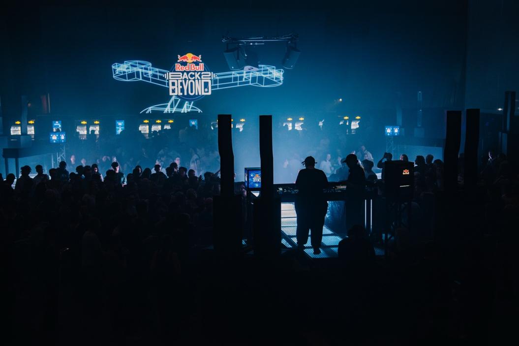 Red Bull utlovar ny 360-graders klubbupplevelse i Stockholm – Axel Boman ska "stångas" med Jimi Jules, Jennifer Loveless och DJ Tennis