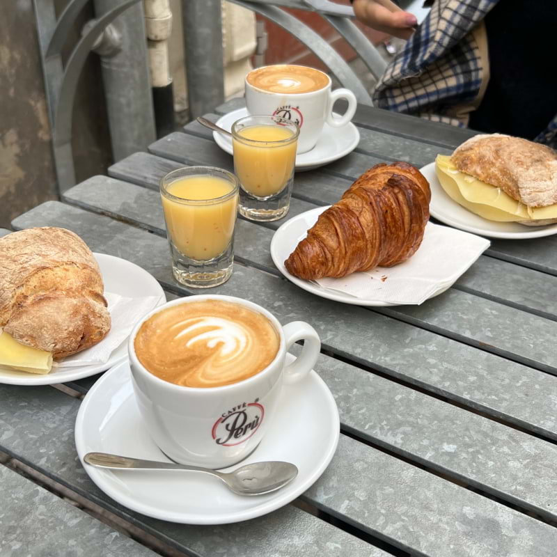 Frukostpaketet + en croissant  – Bild från Bar Centro av Sara K. (2023-02-18)