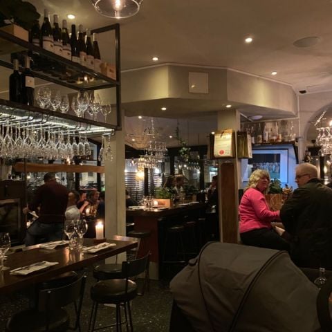 Vy över lokale/baren - Bild från Barrique Restaurant & Wine Bar av Ingela P.