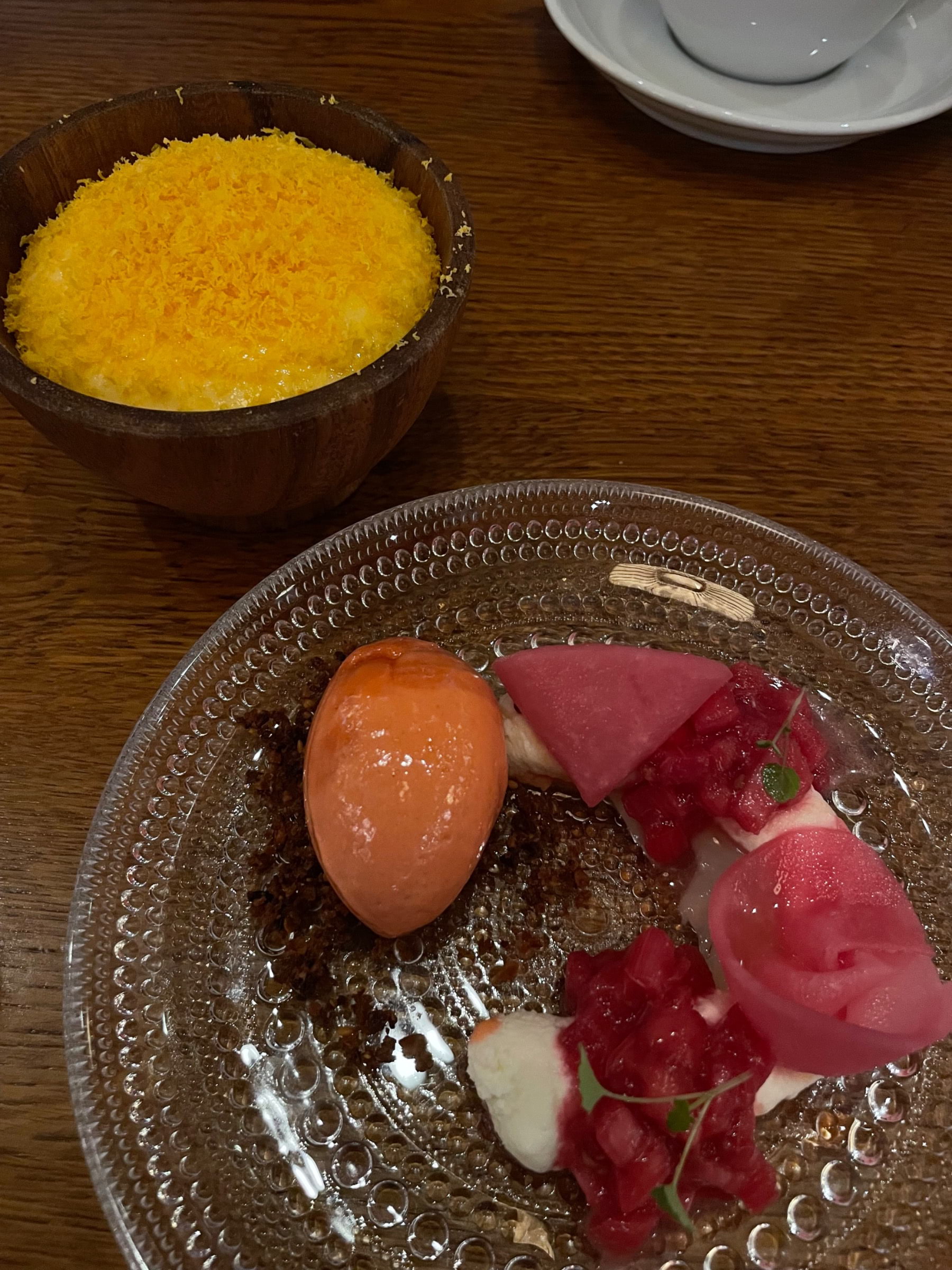 Gin dessert med päron / Jordgubb & rabarber – Photo from Berns Asiatiska by Melody L. (22/05/2022)