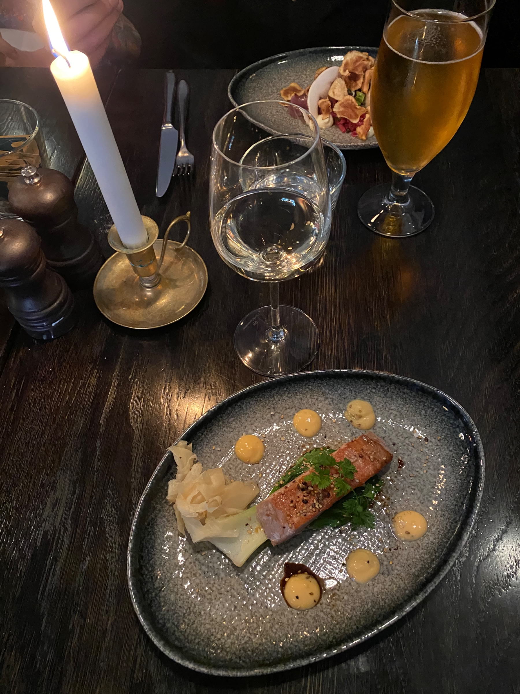 Sotad tonfisk med pak choi, srirachamajonnäs, chilirostade sesamfrön och koriander – Photo from Bistroteket by Lisa S. (20/09/2020)