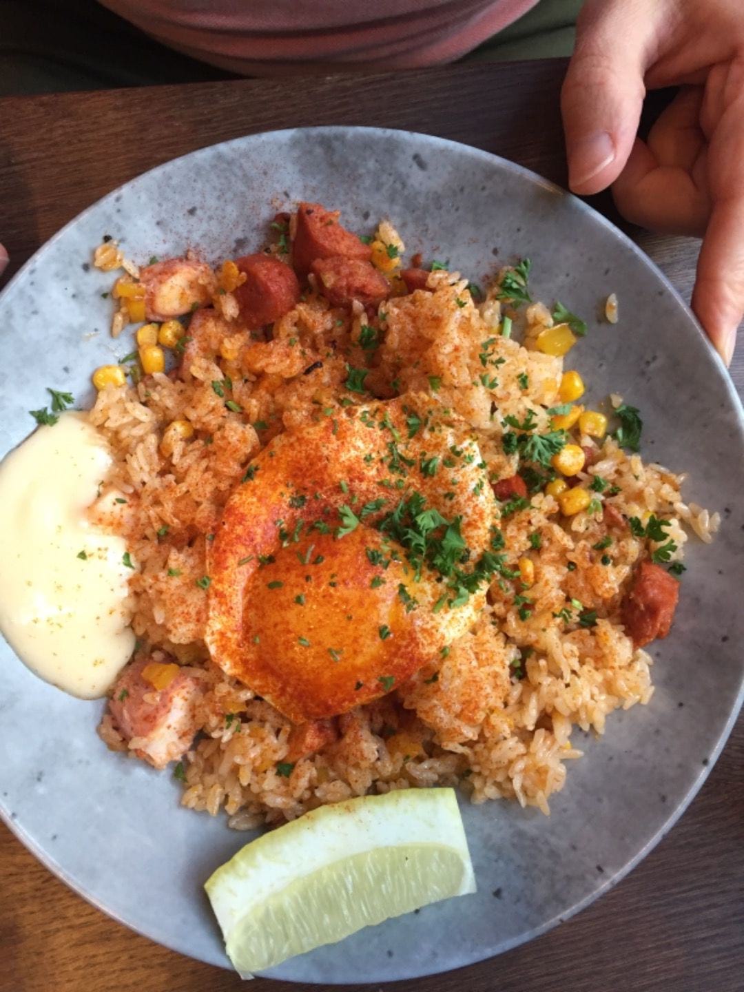 Sambon tig fried rice m chorizo o bläckfisk  – Bild från Blique by Nobis av Katrine L. (2019-06-30)