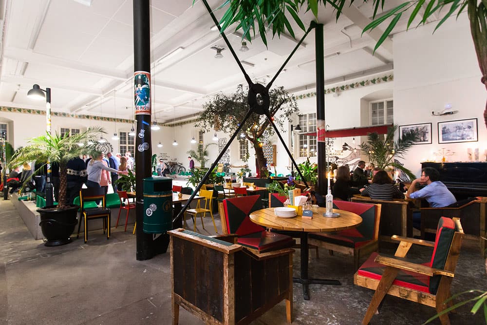 Boulebar Drottningtorget – Hundvänliga caféer och restauranger i Malmö