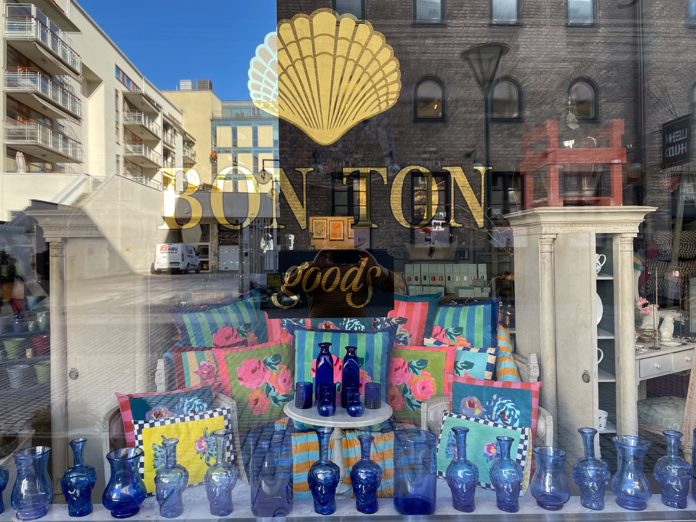 Store front – Photo from Bon Ton Goods by Shane H. (27/04/2023)