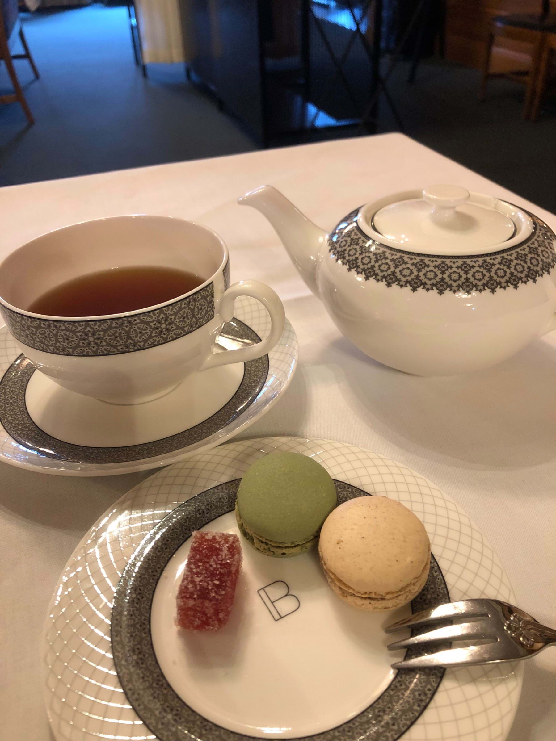 Istället för dessert så tog jag fr. gottisvagnen: 2macrones (pistagen och vanilj) och geléhallon  – Photo from Bobergs Matsal by Anna L. (15/09/2022)