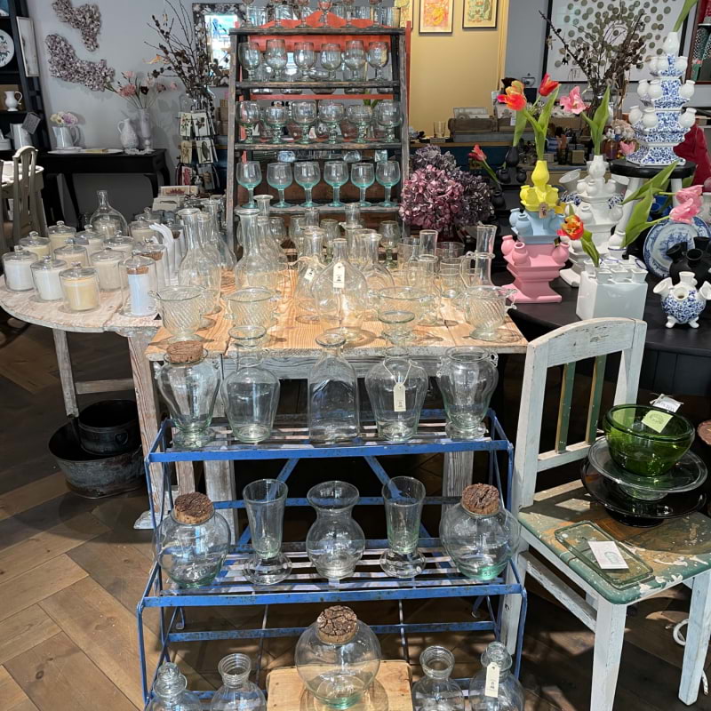 French glassware  – Photo from Bon Ton Goods by Shane H. (27/04/2023)