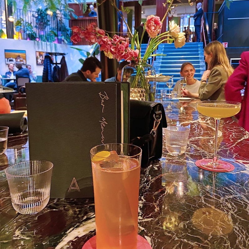 Fördrink i baren – Bild från Brasserie Astoria av Elin E. (2021-05-10)