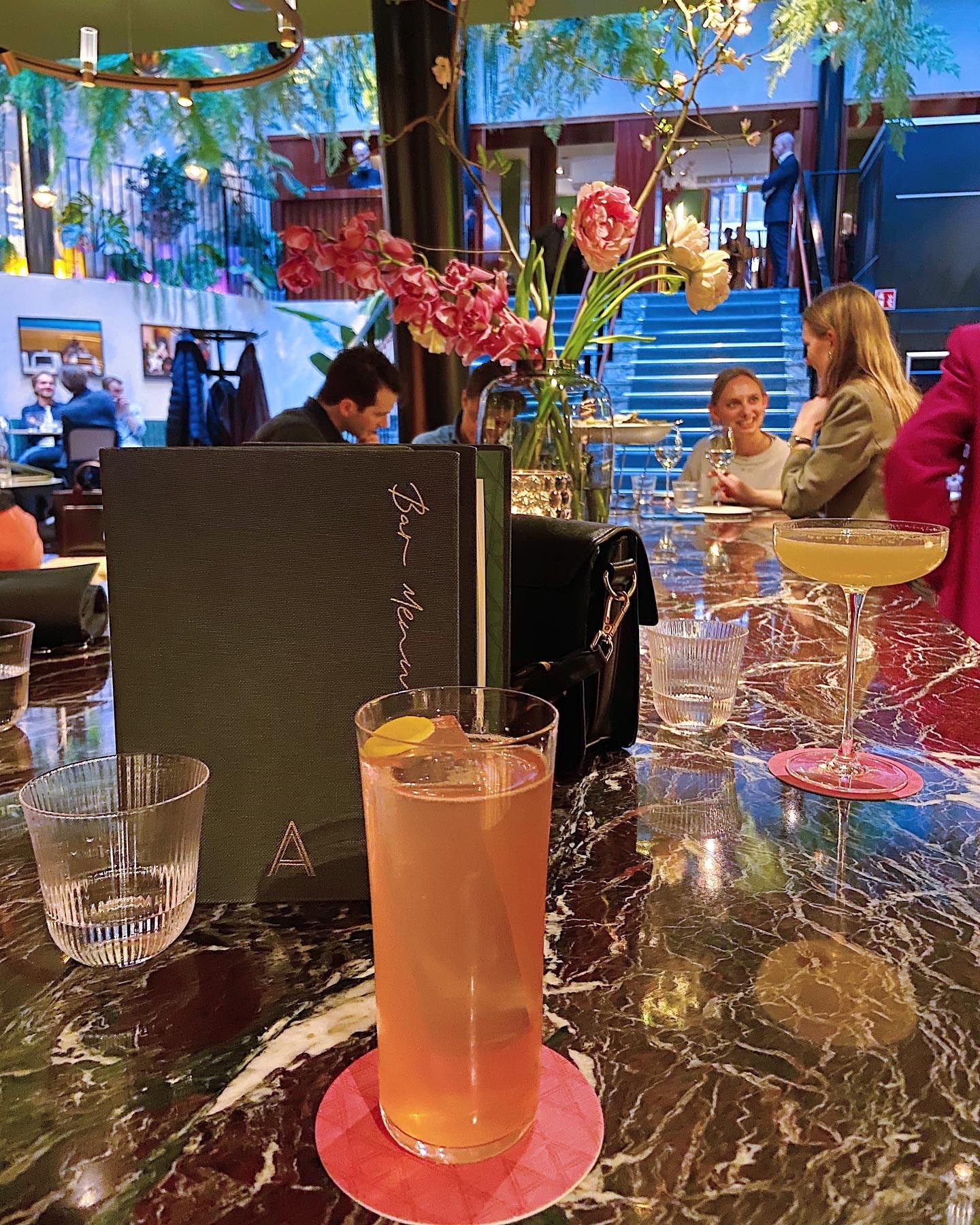 Fördrink i baren – Bild från Brasserie Astoria av Elin E. (2021-05-10)