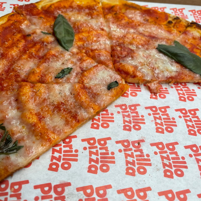 Nummer ett pizzan – Bild från Brillo Pizza Östgötagatan av Hanna T. (2022-02-05)