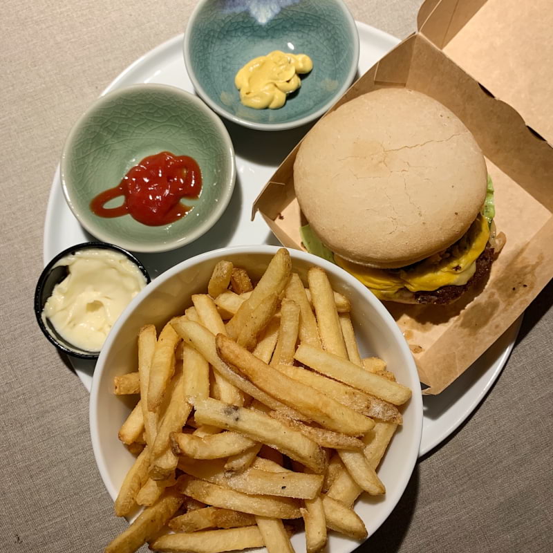 Hot Chili Jalapeno Cheeseburger med Original Fries och Majjo – Bild från Burgers & Beer Rörstrandsgatan av Caroline S. (2021-02-09)