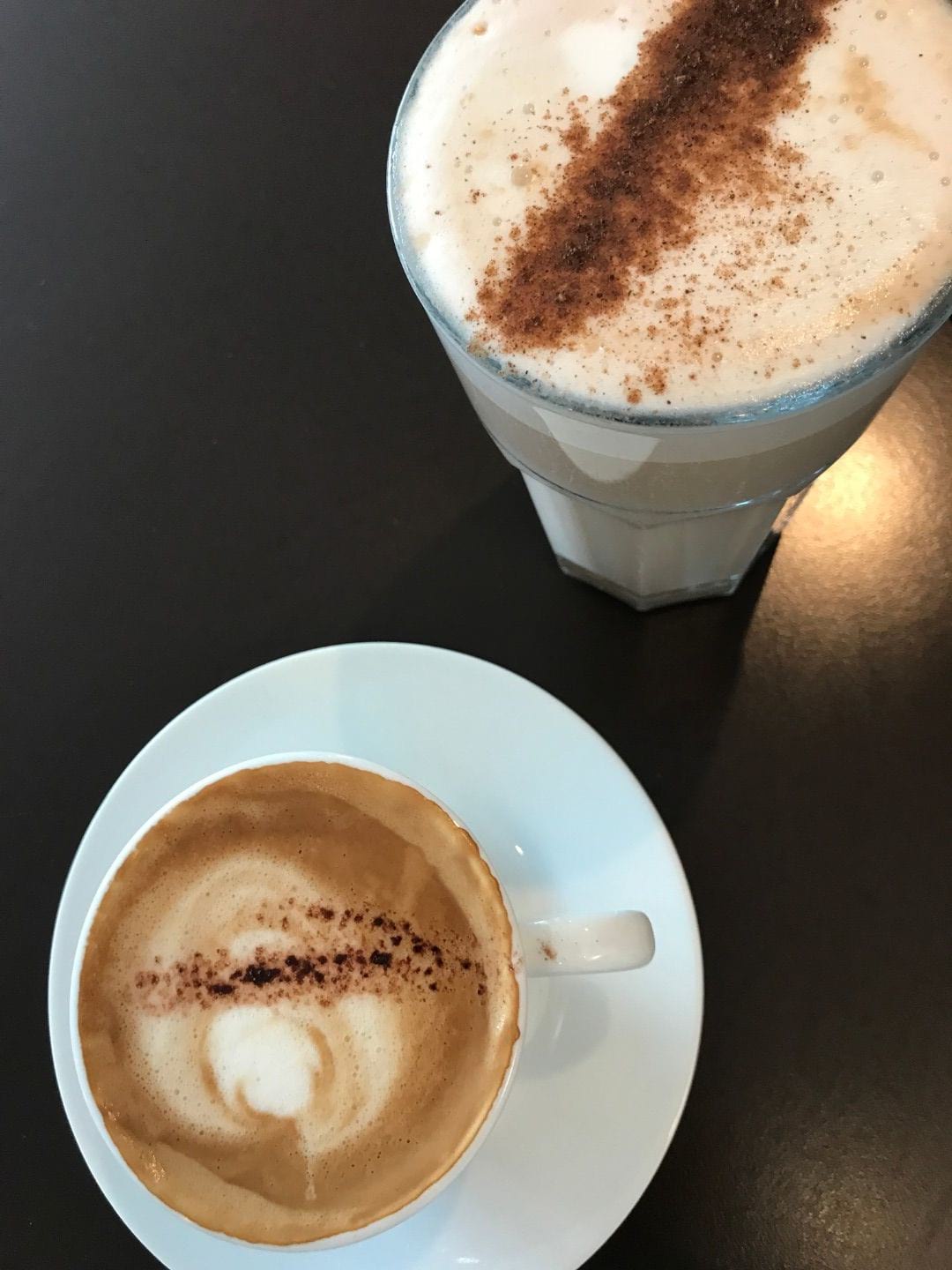 Cappuccino och Latte – Photo from Café Pronto by Jessica K. (16/10/2019)