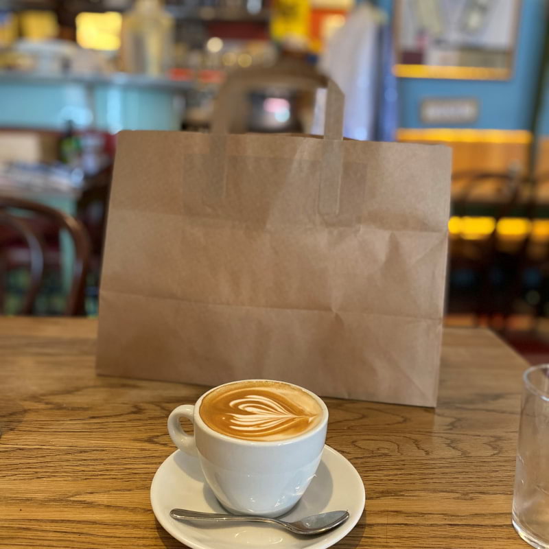 Cappuccino med blåbärpaj – Photo from Café Saturnus by Madiha S. (14/01/2021)