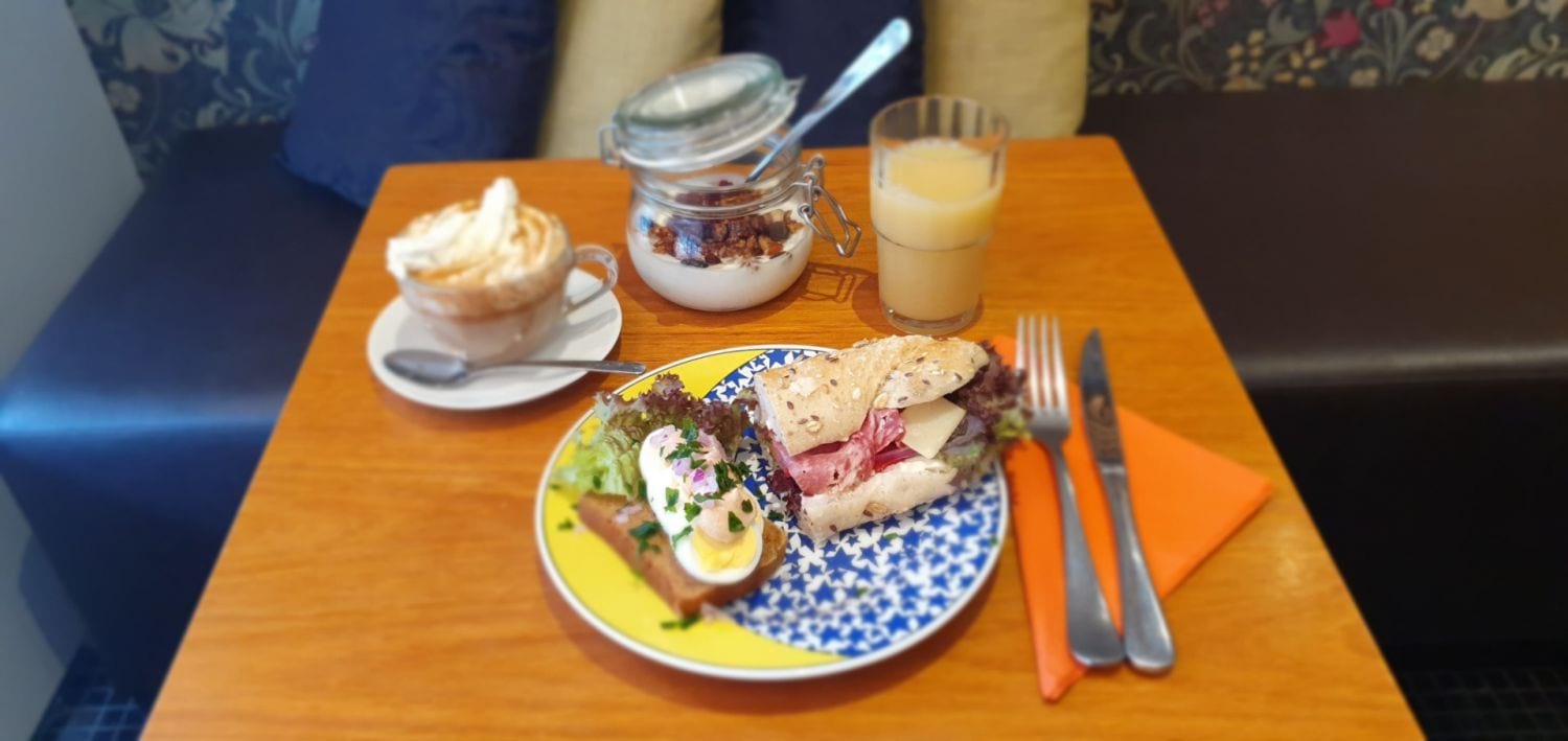 Frukost hela dagen – Bild från Café Knus av Maria S. (2019-10-13)