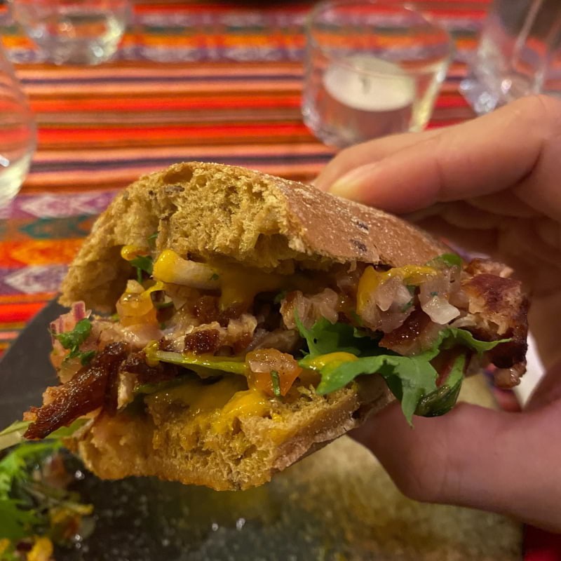 "Peruansk hamburgare" – Photo from Cevicheria Aji y Ajo by Adam L. (18/10/2021)