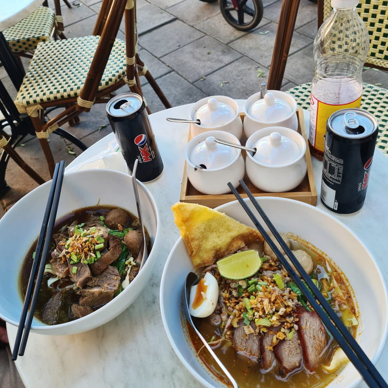 Thai noodle soup Nua toun & Moo tom yam nam sai – Bild från Chatong Thai av Christine H.