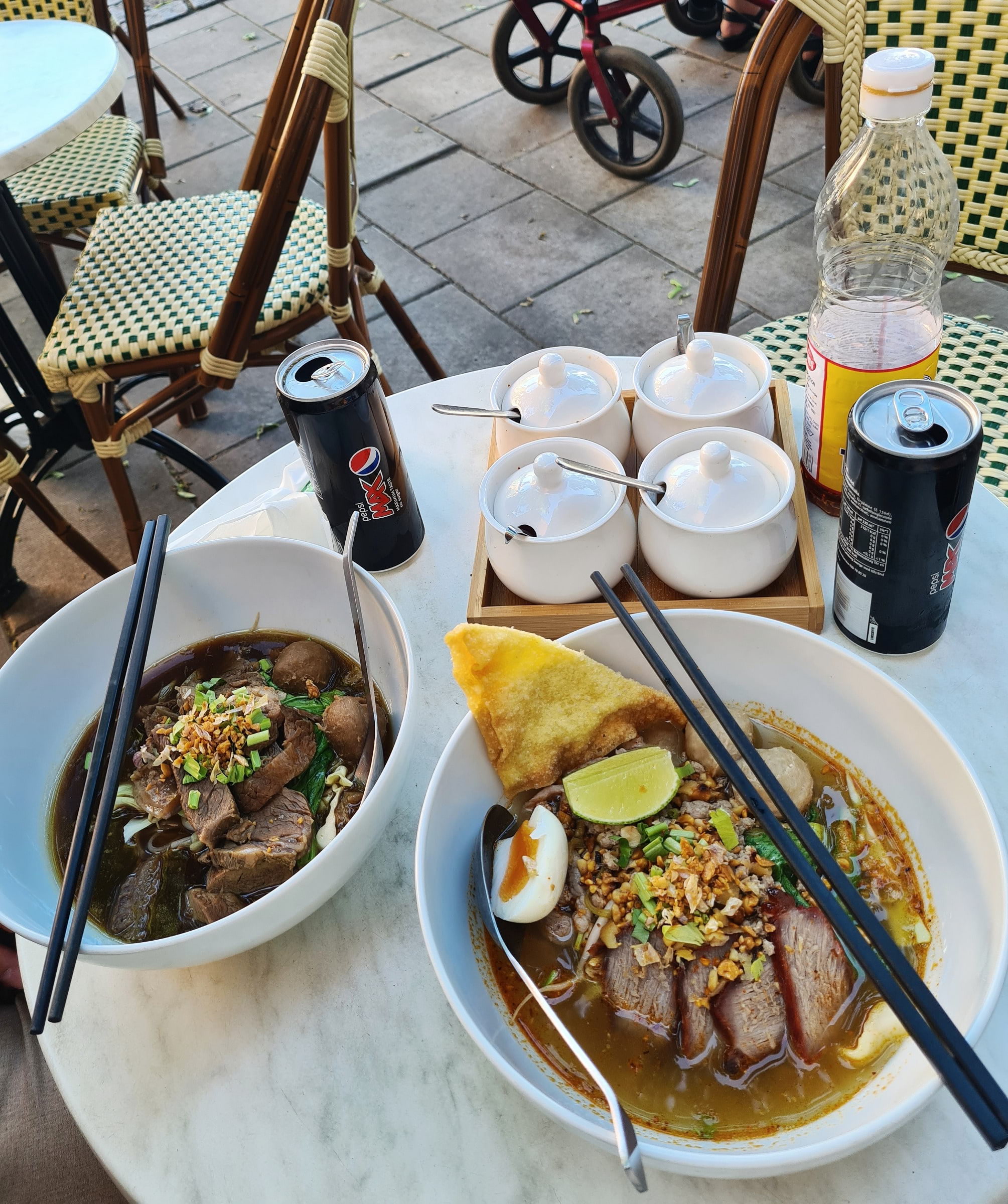 Thai noodle soup Nua toun & Moo tom yam nam sai – Photo from Chatong Thai by Christine H. (12/06/2022)