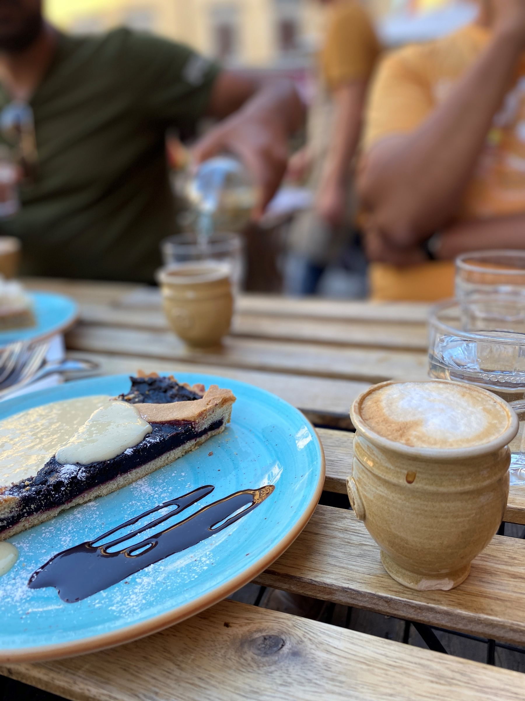 Cappuccino och latte – Bild från Chokladkoppen av Madiha S. (2020-08-12)