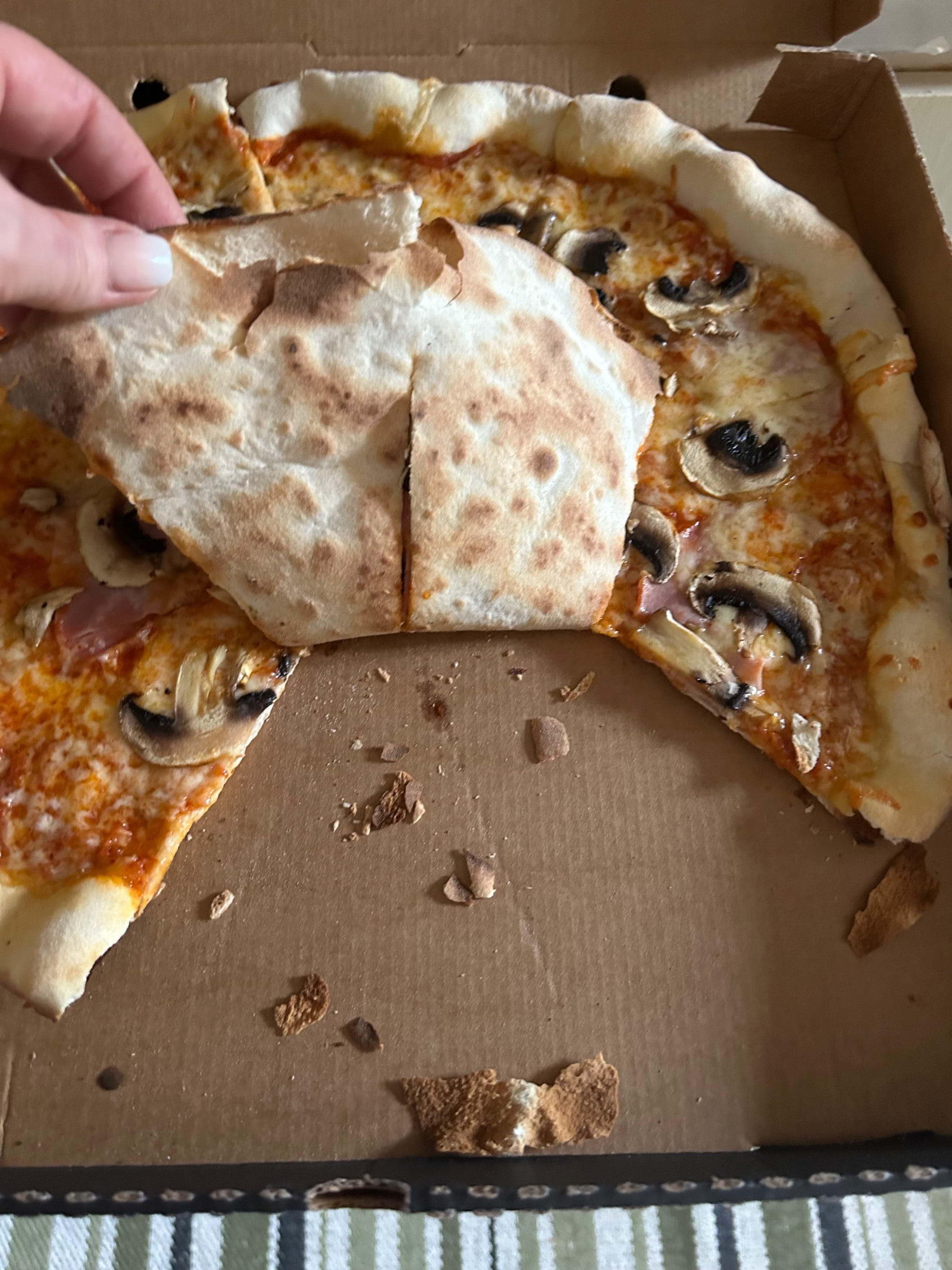 Ordentligt bakad i ugnen?! – Bild från Crispy Pizza Bistro Södermalm av Eva S. (2023-06-18)