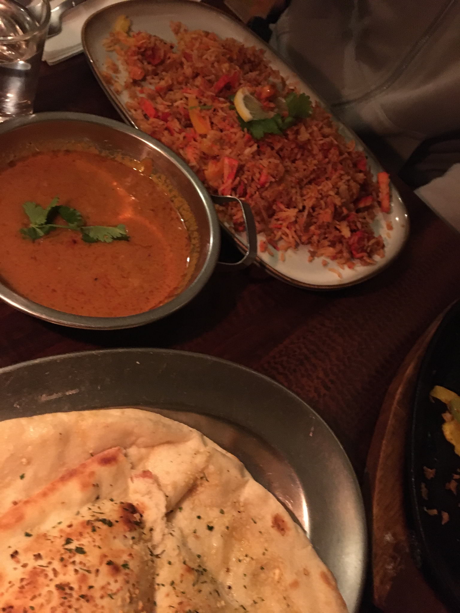 Banyari chicken med stark sås + garlic naan – Photo from Curry Spice City by Anna T. (14/11/2020)