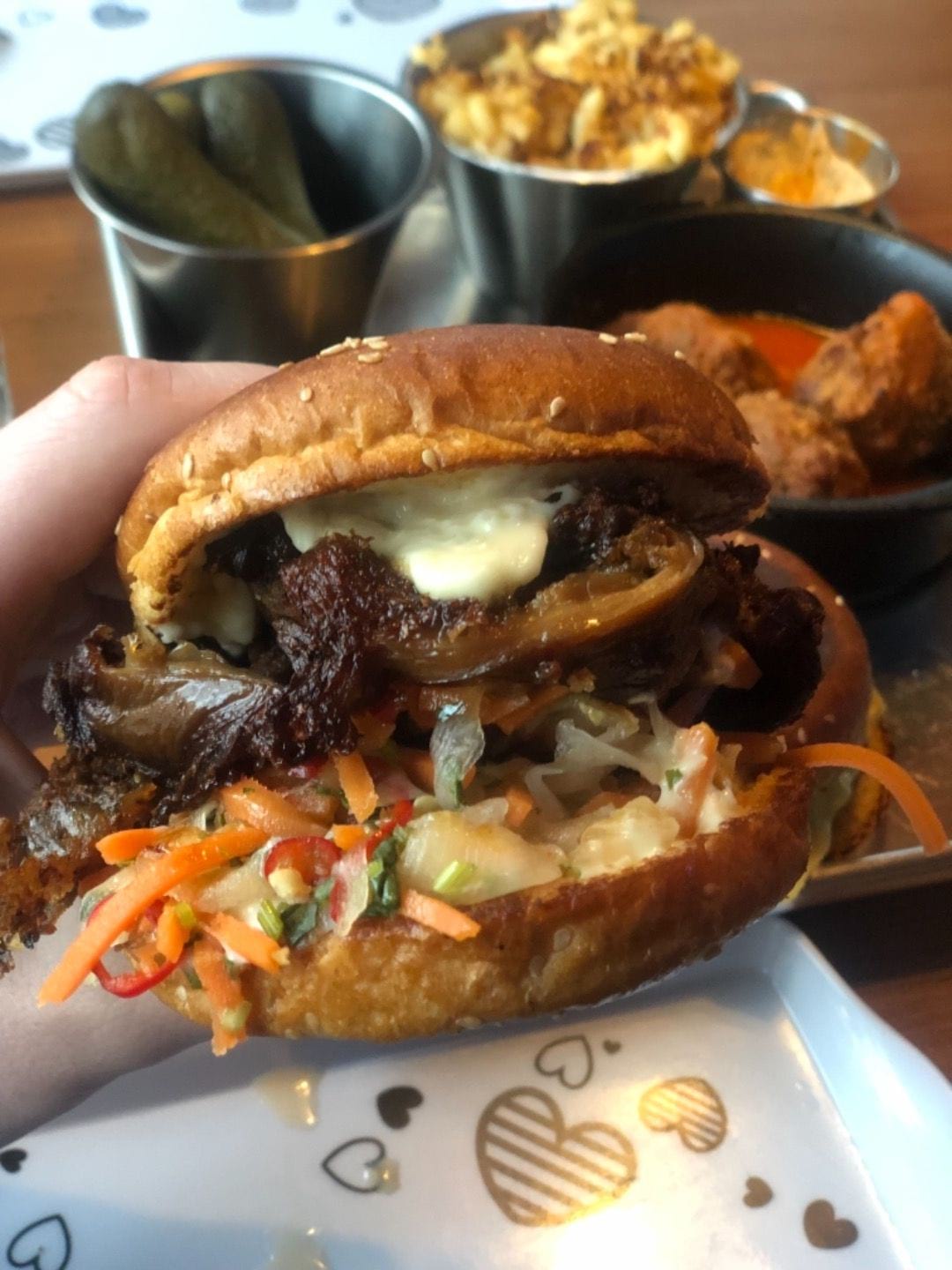 Mushroom burger – Photo from Dirty Vegan by Fredrik J. (07/04/2019)