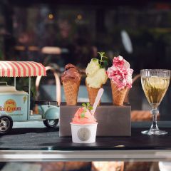 Edsvikens Piazza & Gelateria Norr M&auml;larstrand