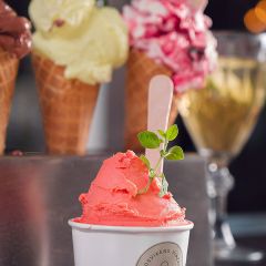 Edsvikens Piazza & Gelateria Norr M&auml;larstrand