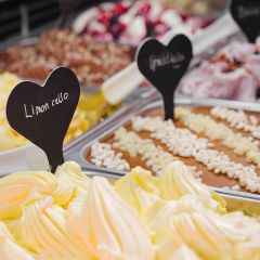 Edsvikens Piazza & Gelateria Norr M&auml;larstrand