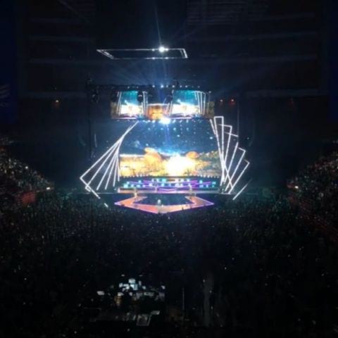Under konsert, stor scen på kortsidan  – Bild från Avicii Arena av Ida B. (2019-08-29)