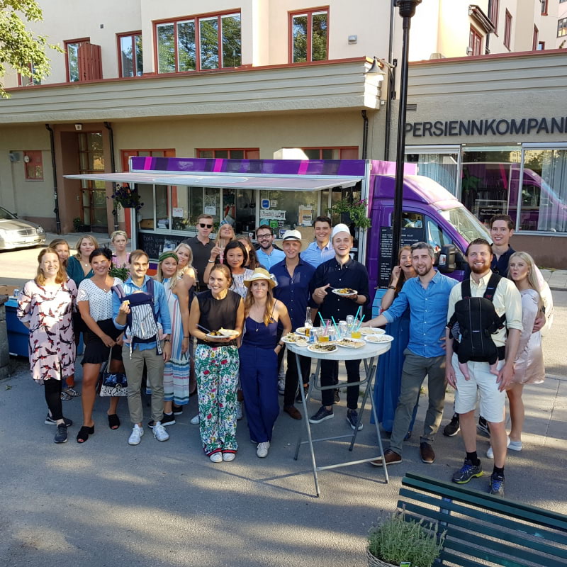 F&ouml;delsedagsfest med trucken, v&auml;lkomna! &ndash; Bild fr&aring;n Falafel Stockholm food truck av Falafel&nbsp;S. (2022-04-20)