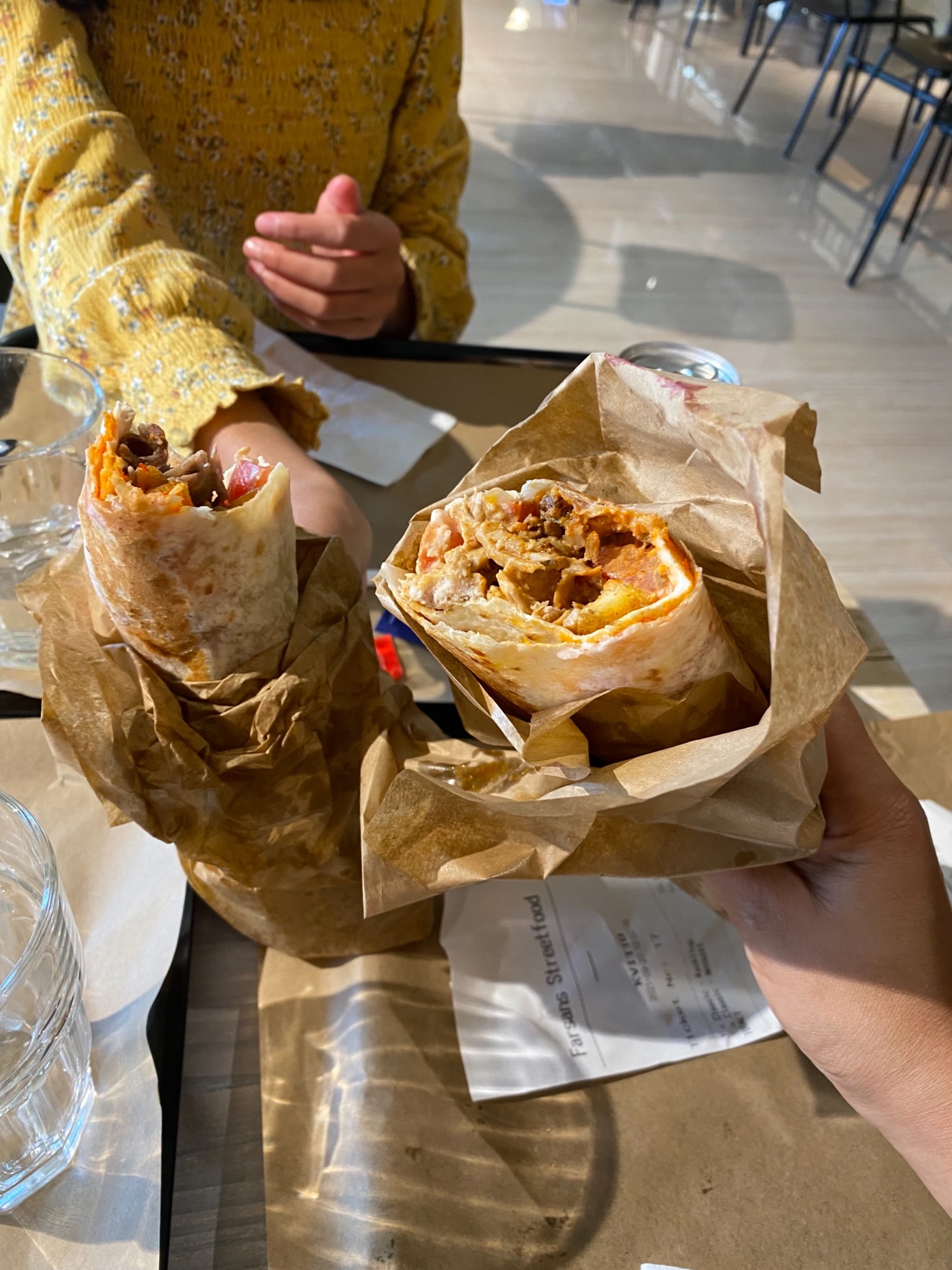 Kebab rulle med kyckling & beef – Bild från Farsans Streetfood av Madiha S. (2021-11-07)