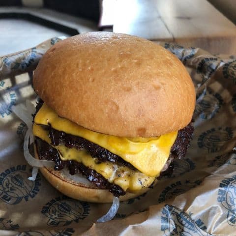 Perfekt monterad, sitter ihop när man äter och snyggaste burgaren there is – Bild från Flippin' Burgers Observatorie­gatan av Adam L. (2018-02-04)