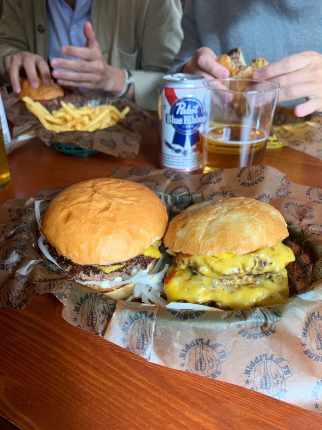 Dubbel dubbel Flippin – Bild från Flippin' Burgers Observatorie­gatan av Robin N. (2019-09-24)