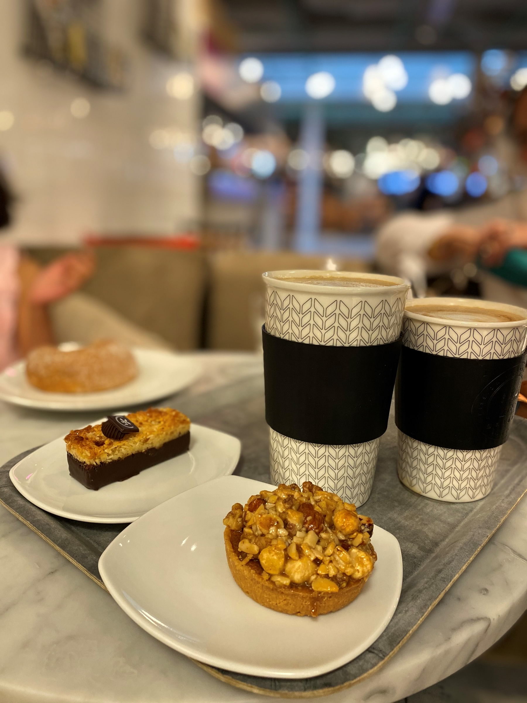 Kokostosca brownie, vaniljbulle och tosca, Mums!!! – Bild från Gateau Täby Centrum av Madiha S. (2020-08-04)
