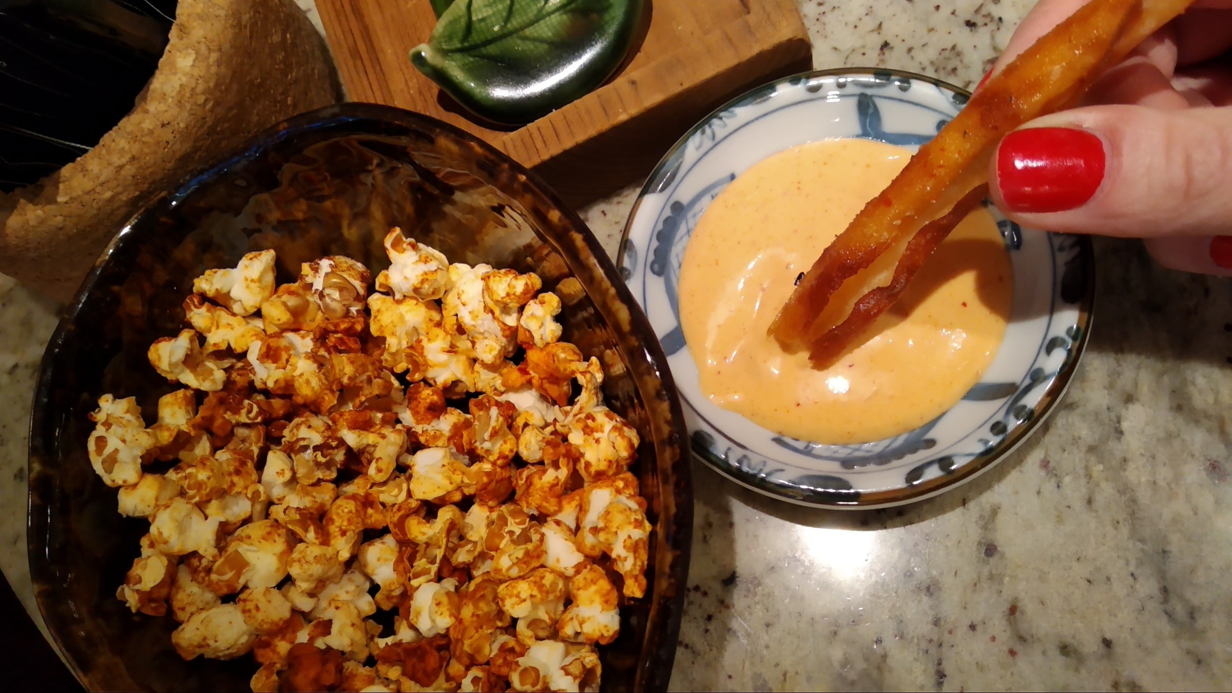 Kimchi popcorn & sweet potato chopsticks – Bild från GOMA Gastropub av Katarina D. (2021-03-08)