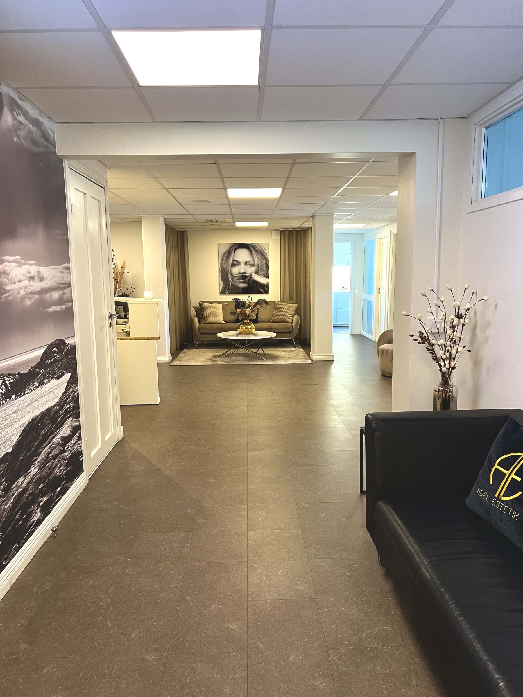 Fr&auml;sch klinik, del av v&auml;ntrummet. &ndash; Billede fra Adel Estetik af Victoria&nbsp;J. (19.07.2026)