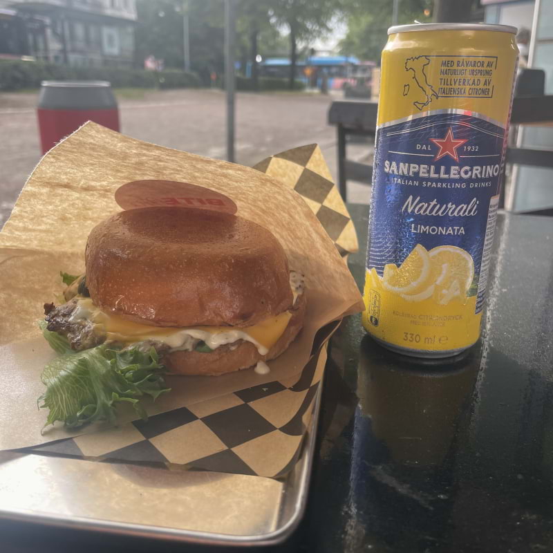Hamburgare med gorgonzola – Photo from Bite Me Streetfood by Joakim M. (27/07/2025)