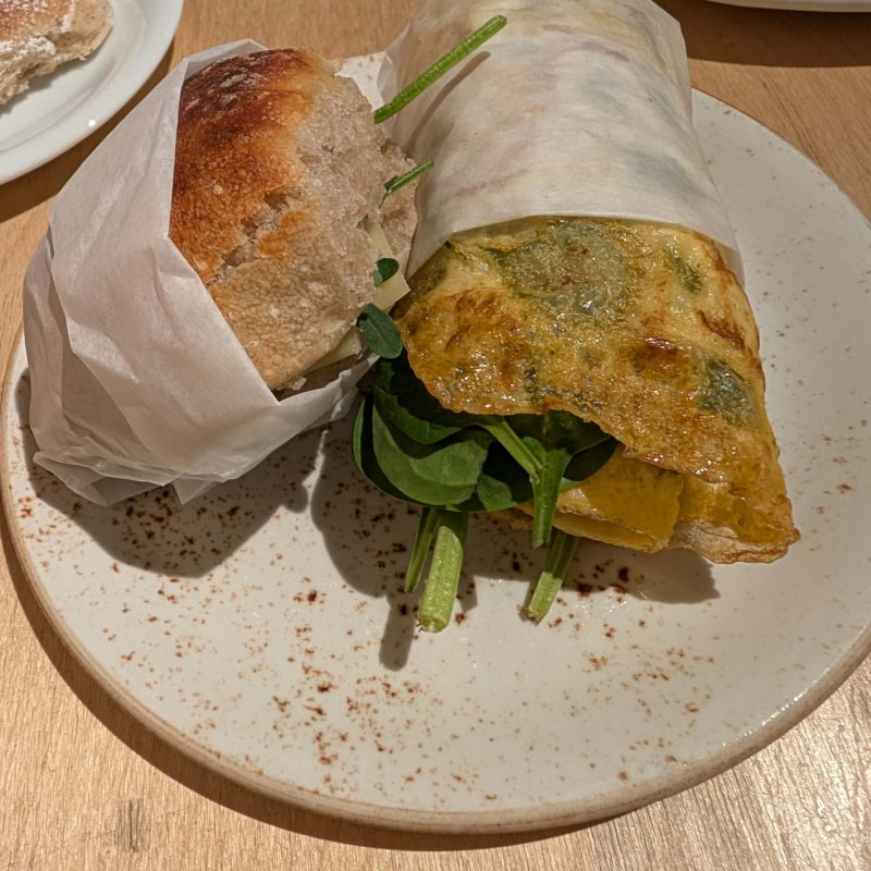 Ostmacka och Omelett med spenat – Bild från Da Matteo Magasinsgatan av Doux E. (2026-04-07)