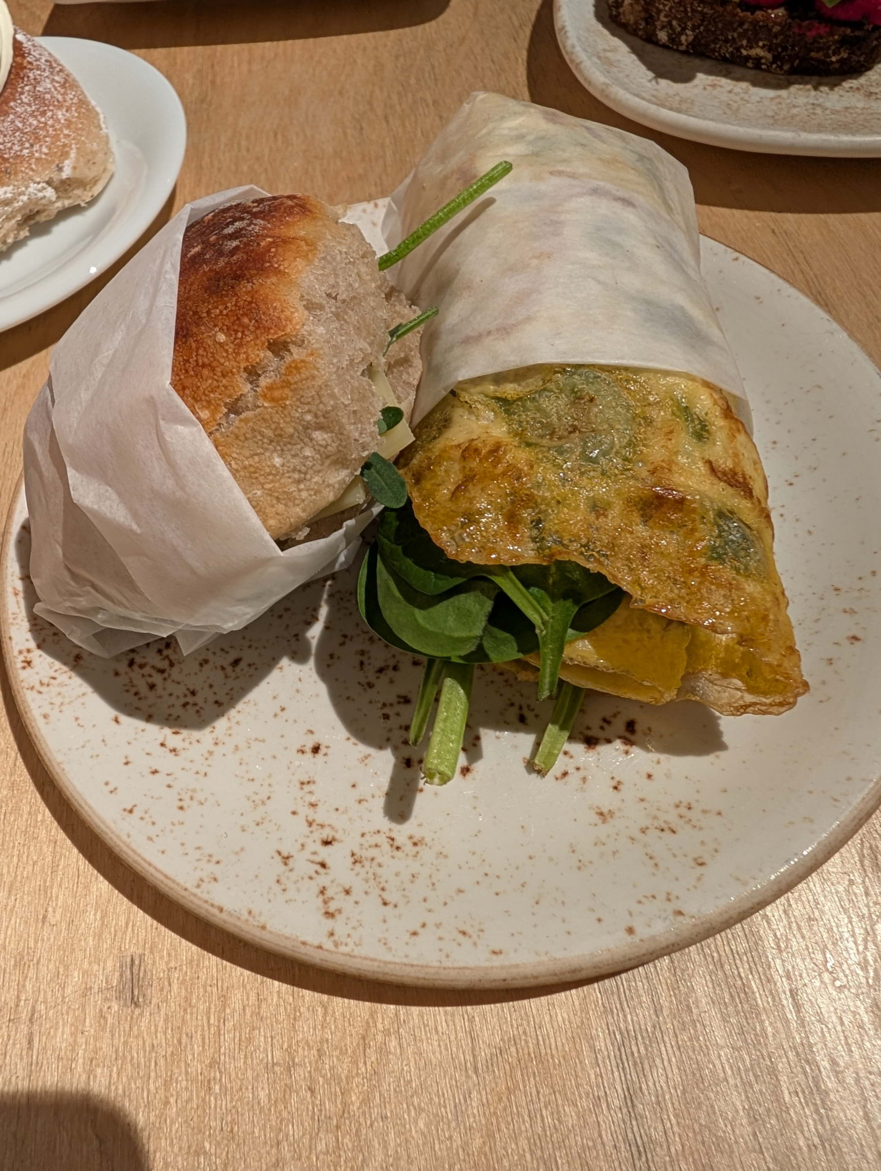 Ostmacka och Omelett med spenat – Bild från Da Matteo Magasinsgatan av Doux E. (2026-04-07)