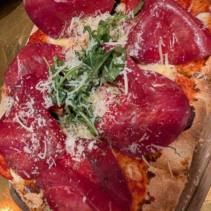 Pizza med Bresaola – Bild från Delissimo av Doux E. (2026-01-05)
