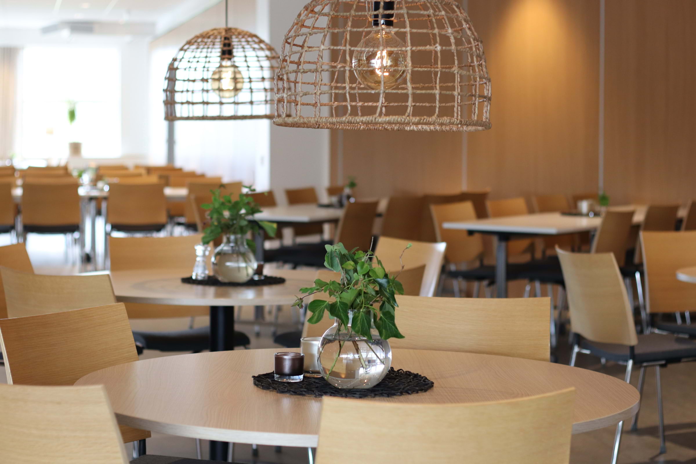 Gott om sittplatser – Bild från Fyren Restaurang, Café & Konferens av Daniella Å. (2025-04-23)