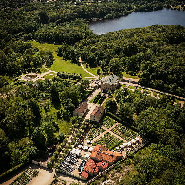 Gunnebo Slott och Tr&auml;dg&aring;rdar