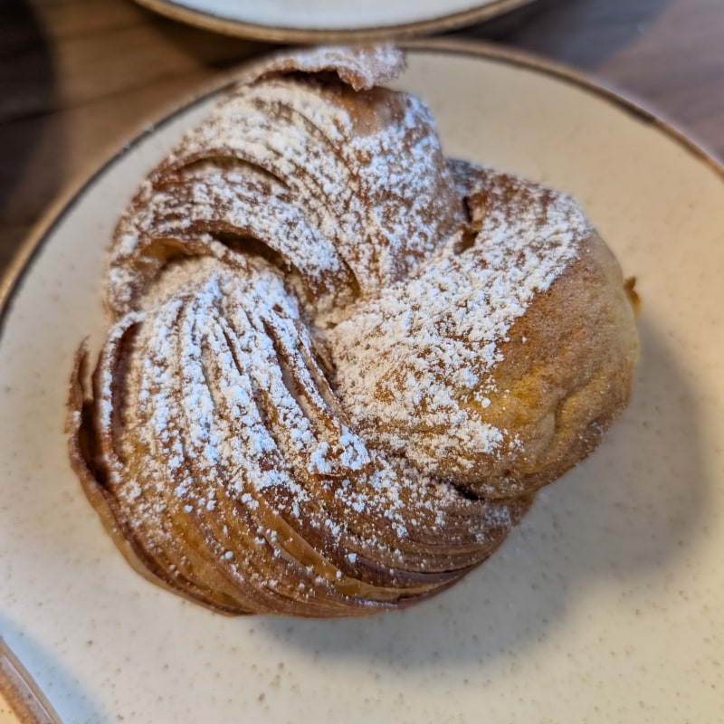 Bild från Maison Caillard av Doux E. (2026-01-05)