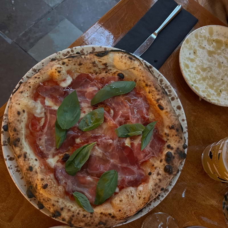 Röd pizza med Coppa  – Photo from Robb by Sara K. (16/09/2023)