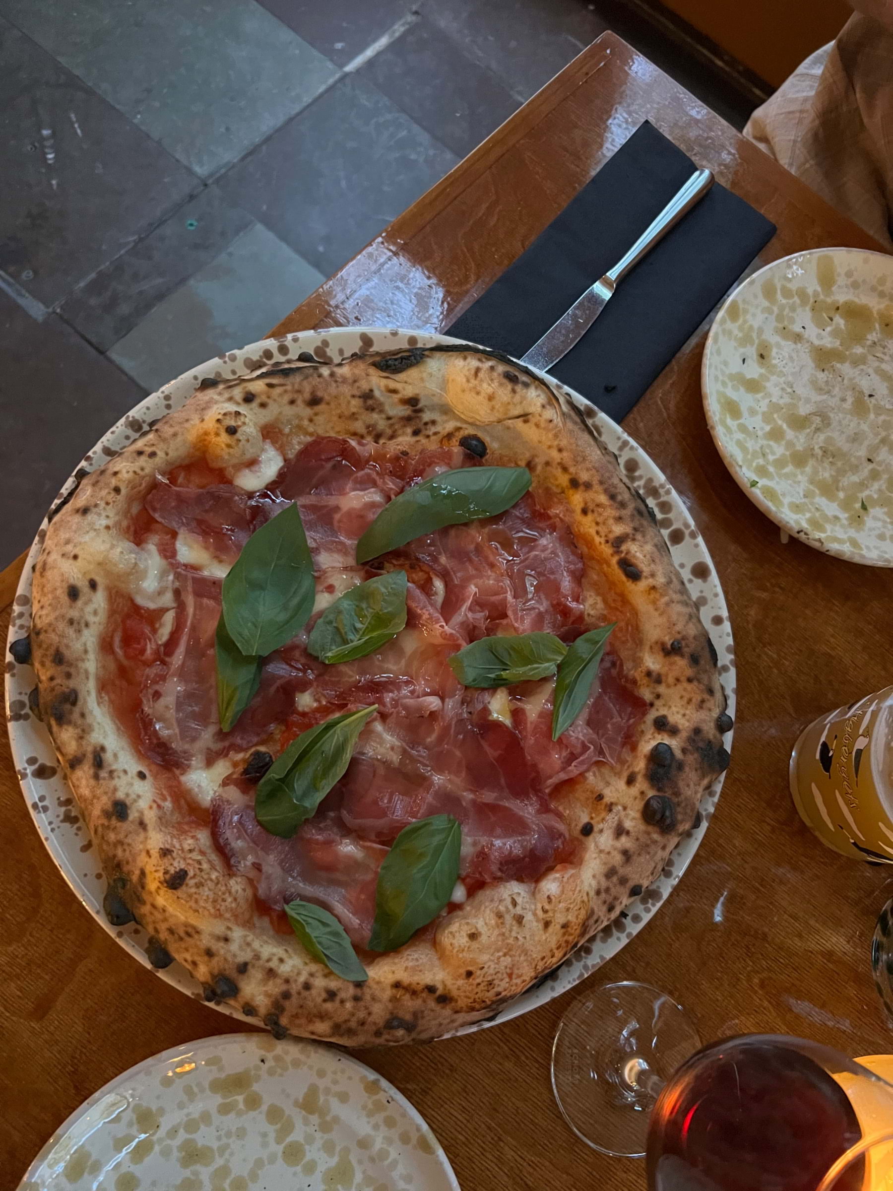 Röd pizza med Coppa  – Photo from Robb by Sara K. (16/09/2023)