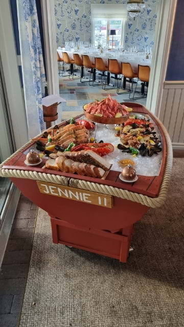 Skaldjursbåt framdukad till vårt sällskap – Photo from Sjömagasinet by Annika S. (30/06/2025)