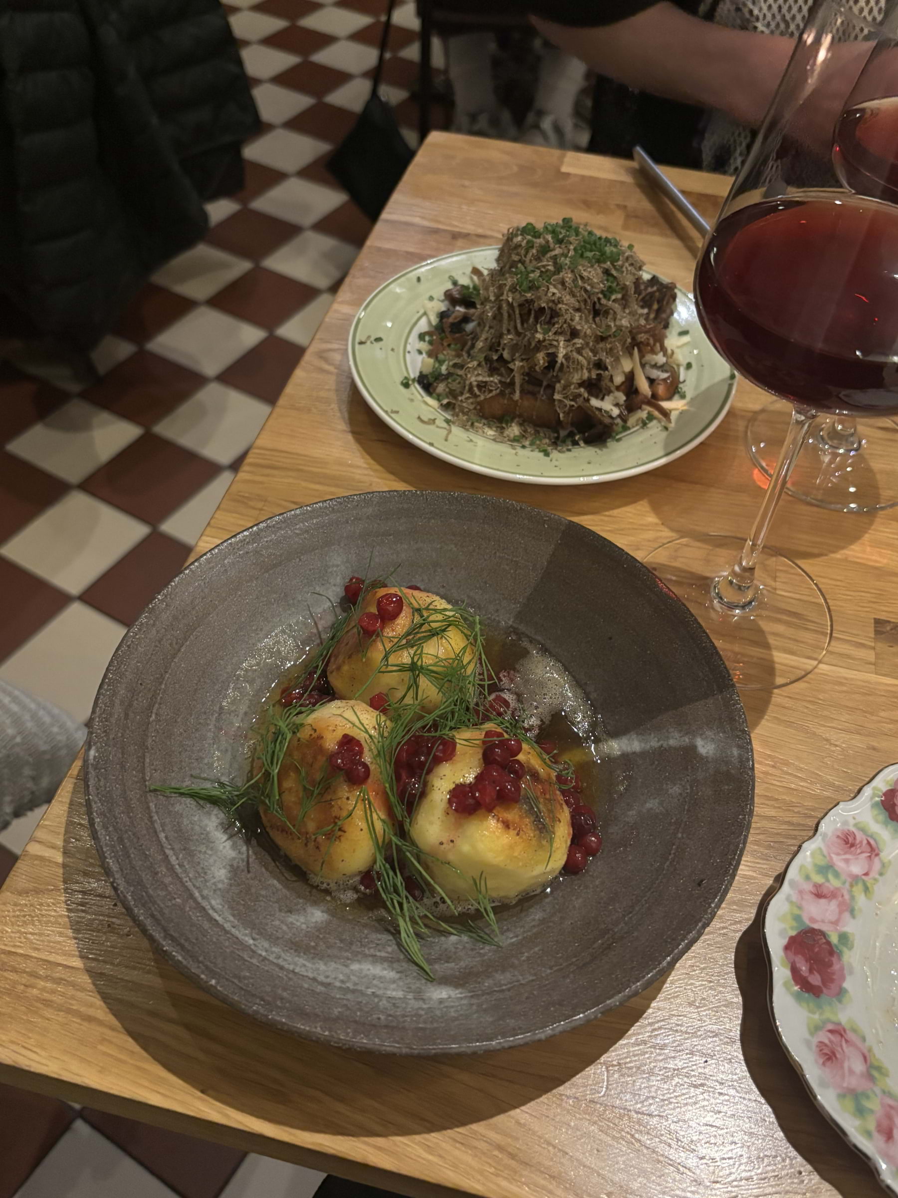 Kroppkakor och svamptoast – Photo from Suggan Vinbar by Lisa M. (19/10/2025)